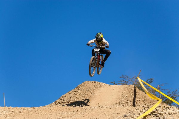 Mastering Sport Bike Suspension: Ensuring Passenger Comfort on UK Roads